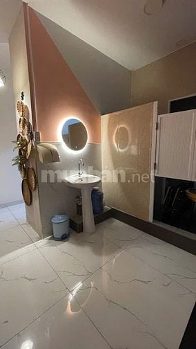 Cho thuê căn hộ, phòng thoáng mát, có ban công và cửa sổ ...