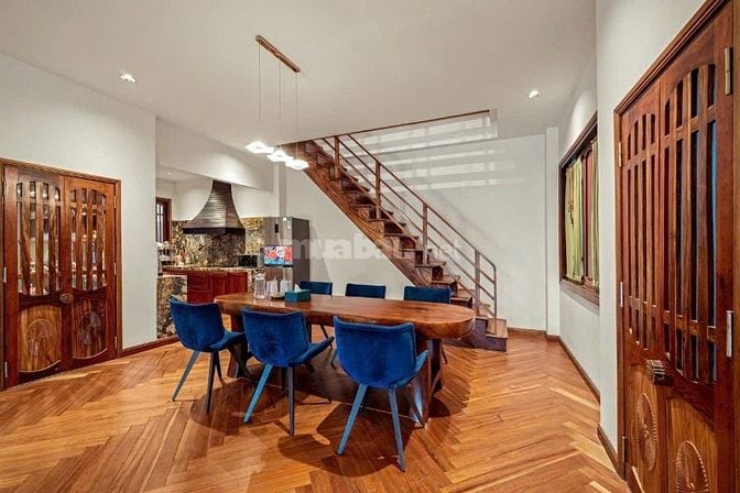 Cho thuê vila nguyên căn có hồ bơi 4PN thiết kế sang trọng ở ngay biển