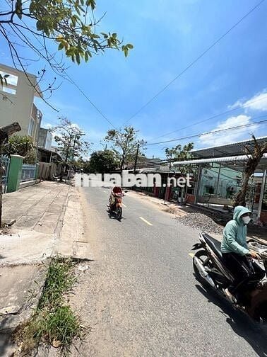 CẮT LỖ 1 Tỷ - BÁN GẤP NHÀ MẶT TIỀN TRUNG TÂM CÁI BÈ - CHỈ 17TR/M²