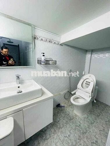 Nhà cấp 4 mới xây sạch đẹp DT 80m2 hẻm xe hơi gần Hoàng Diệu 2