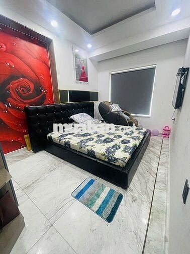 Căn này đẹp lắm , căn góc view hồ bơi và sân vận động