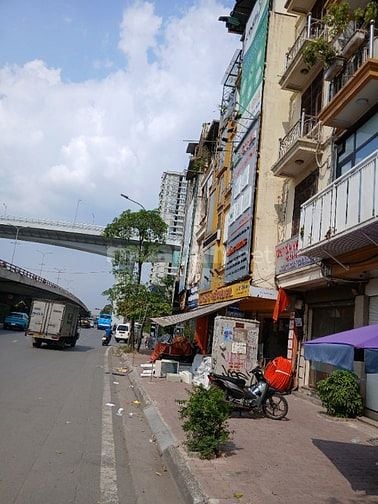 Cho Thuê Cửa hàng Tầng 1 nhà mặt đường Giải phóng, Ngã Tư vọng, HN