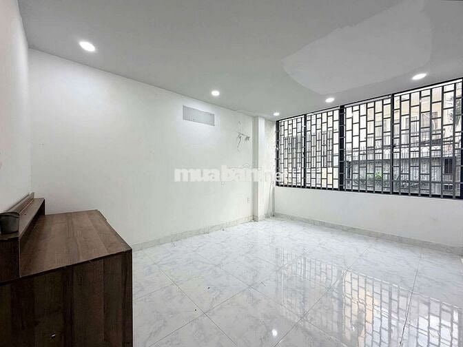 MT Nơ Trang Long. Góc nguyễn Huy lượng.9x4,6m. HDT 50 tr nét.giá 7 tỷ