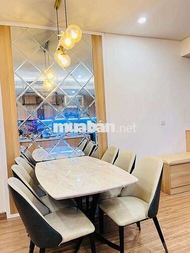 Bán gấp căn Tòa Skypark số 3 Tôn Thất Thuyết. DT 138m gồm 3pn, 2wc.