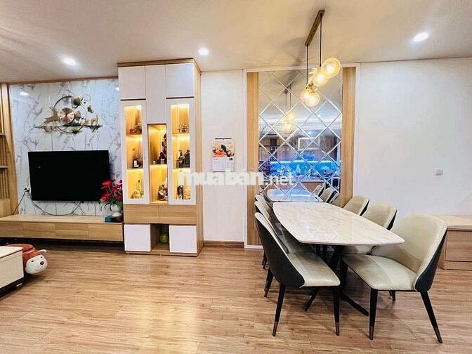 Bán gấp căn Tòa Skypark số 3 Tôn Thất Thuyết. DT 138m gồm 3pn, 2wc.