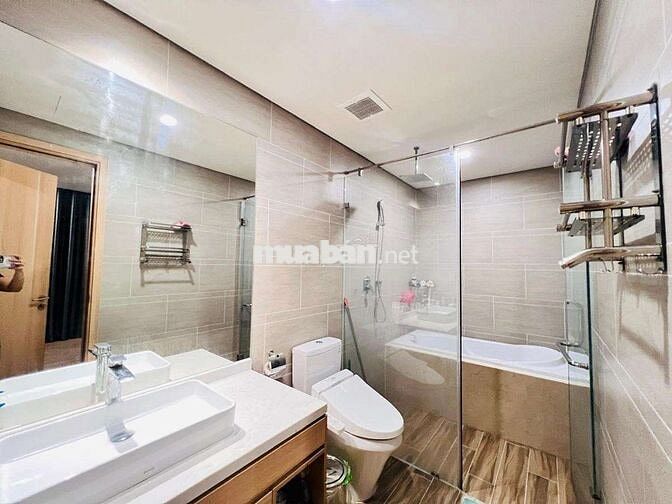 Bán gấp căn Tòa Skypark số 3 Tôn Thất Thuyết. DT 138m gồm 3pn, 2wc.