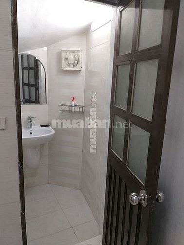 Cho Thuê Cửa hàng Tầng 1 nhà mặt đường Giải phóng, Ngã Tư vọng, HN