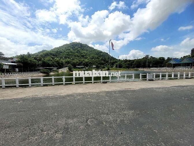 Bán nền giá rẻ 8x33m giá 400 triệu, trung tâm TT Óc Eo