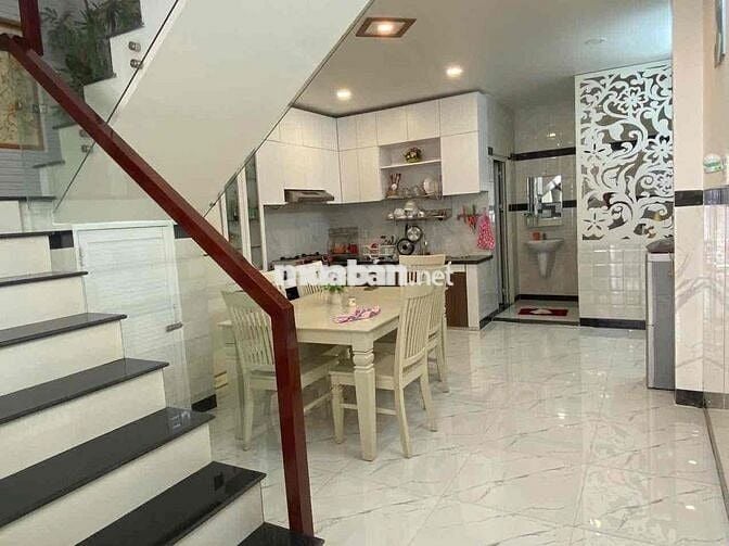 NHÀ LẦU MỚI ĐẸP TRUNG TÂM PHƯỜNG 1