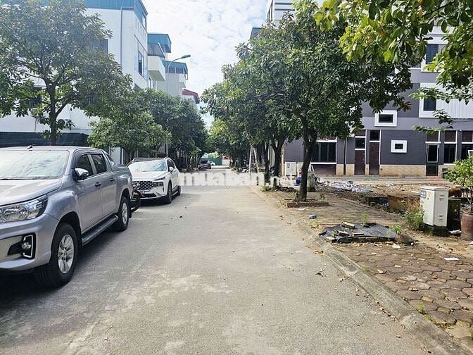 HÀNG ĐẸP 33M2, TĐC TRÂU QUỲ, GIA LÂM, ĐƯỜNG VỈA HÈ, KINH DOANH TỐT