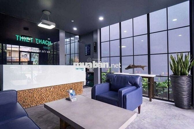 DT 6 X 25m 1 Trệt 3Lầu sàn Trống suốt Cầu Thang cuối Nhà