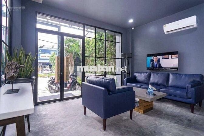 DT 6 X 25m 1 Trệt 3Lầu sàn Trống suốt Cầu Thang cuối Nhà