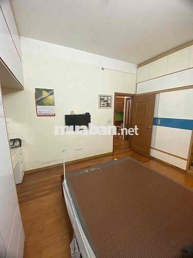 Cần bán gấp căn cc 2N2VS rộng rãi tầng trung thoáng mát hàng xóm Vín