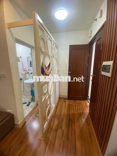 Cần bán gấp căn cc 2N2VS rộng rãi tầng trung thoáng mát hàng xóm Vín