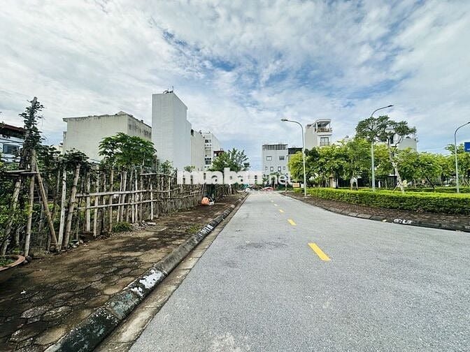 🍀GIANG BIÊN -VIỆT HƯNG - LONG BIÊN 90m PHÂN LÔ – VỈA HÈ –Ô TÔ TRÁNH  🍀