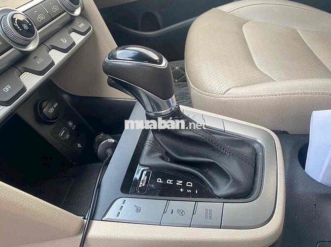 Hyundai Elantra 2022 2.0 AT Cao cấp - 50000 km