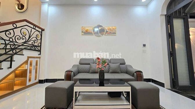 Bán căn nhà 1 trêt 1 lầu .sân đậu oto. Ngân hàng hỗ trợ 1 tỉ 2