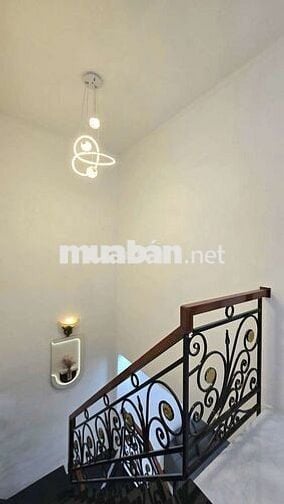 Bán căn nhà 1 trêt 1 lầu .sân đậu oto. Ngân hàng hỗ trợ 1 tỉ 2