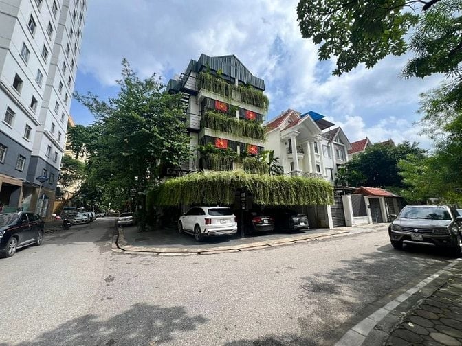 Bán nhà Ngọc Khánh 99m, ô tô tránh, khu phân lô, lô góc, ở luôn