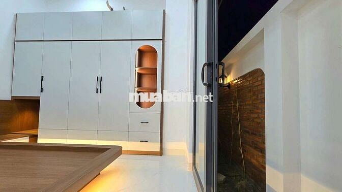 Bán căn nhà lầu Tân Cổ Điển. Có khu vườn + chồi xanh chill chill.