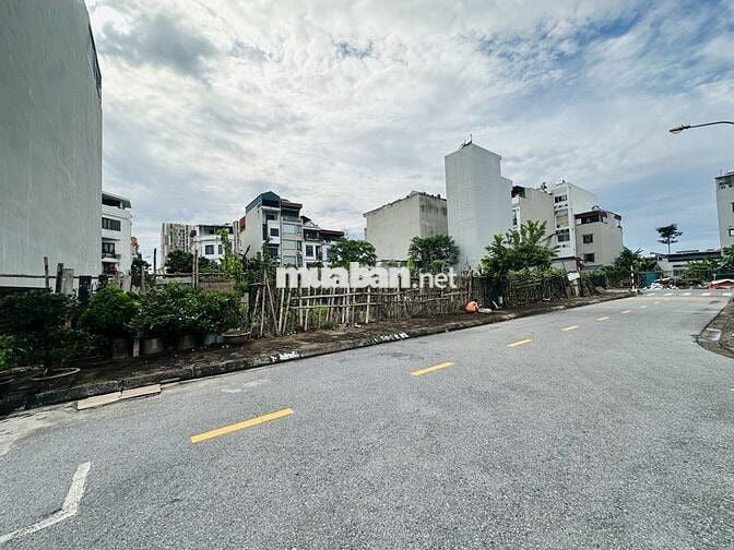 🍀GIANG BIÊN -VIỆT HƯNG - LONG BIÊN 90m PHÂN LÔ – VỈA HÈ –Ô TÔ TRÁNH  🍀