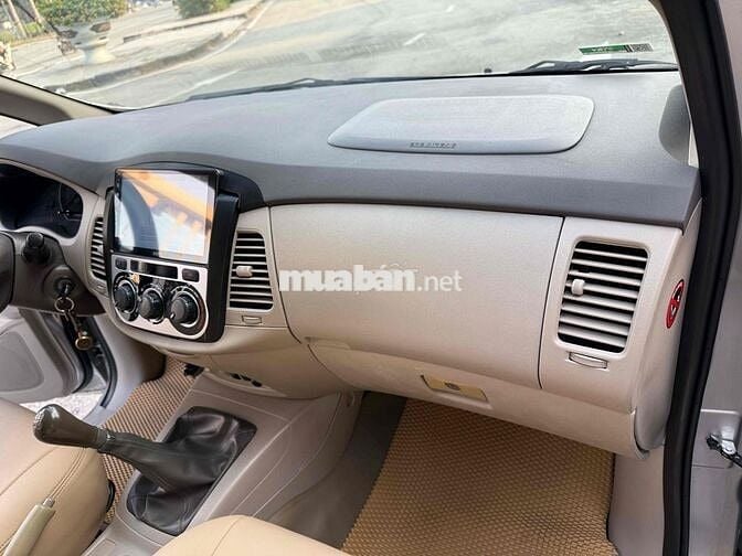 Toyota Innova 2015 2.0E số sàn full đồ chơi