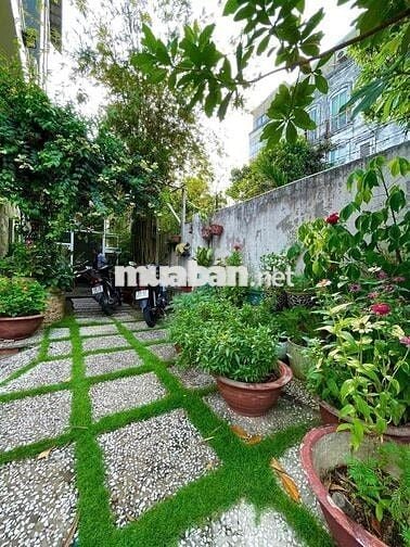 BIỆT THỰ BÊN SÔNG CÓ  HẦM RƯỢU, PHÒNG KARAOKE, SÂN VƯỜN, GARA Ô TÔ