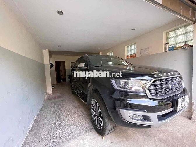 BIỆT THỰ BÊN SÔNG CÓ  HẦM RƯỢU, PHÒNG KARAOKE, SÂN VƯỜN, GARA Ô TÔ