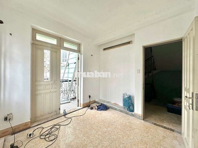 STUDIO BAN CÔNG NEW THOÁNG QUANG TRUNG HẠNH THÔNG TÂY TIỆN