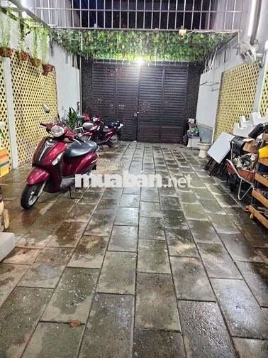 Nhà thuê sân xe hơi gần sân vận động Đông hoà Dĩ An