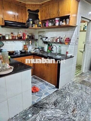 Nhà thuê sân xe hơi gần sân vận động Đông hoà Dĩ An