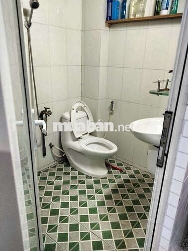 Nhà thuê sân xe hơi gần sân vận động Đông hoà Dĩ An