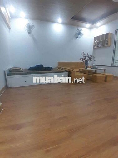 Nhà thuê sân xe hơi gần sân vận động Đông hoà Dĩ An