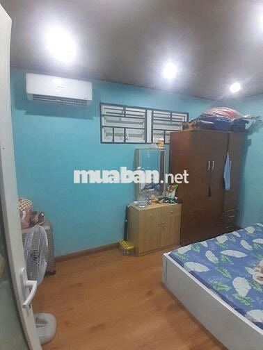 Nhà thuê sân xe hơi gần sân vận động Đông hoà Dĩ An