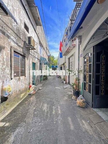 Bán nhà 2tỷ 15, Dt 20m2- 2 tầng- Bình Tân - sổ riêng giáp Tân Phú