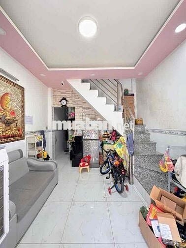 Bán nhà 2tỷ 15, Dt 20m2- 2 tầng- Bình Tân - sổ riêng giáp Tân Phú