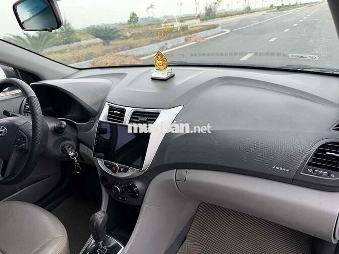 Hyundai Accent 2011 1.4 AT - 120000 km