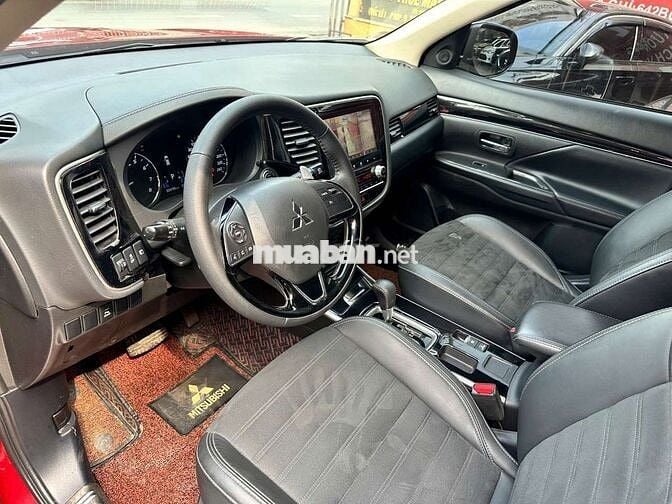 Mitsubishi Outlander 2022 2.0CVT,màu đỏ,24.000nkm
