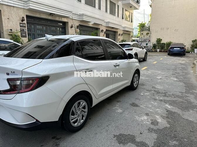 Hyundai i10 đời 2022 số sàn màu trắng sedan