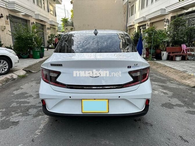 Hyundai i10 đời 2022 số sàn màu trắng sedan