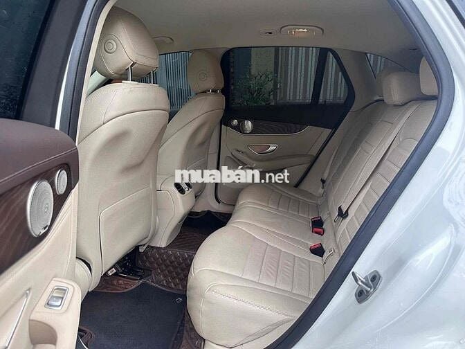 Mercedes-Benz GLC200 4Matic 2021 30.000 km