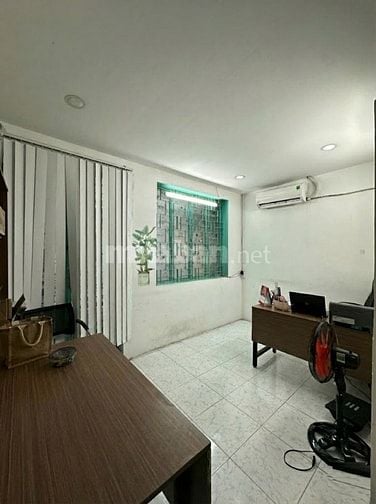 Cho thuê văn phòng kinh doanh ngay Hoàng Sa, 50m2, ô tô thông ra CMT8!