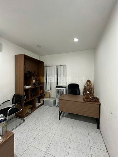 Cho thuê văn phòng kinh doanh ngay Hoàng Sa, 50m2, ô tô thông ra CMT8!