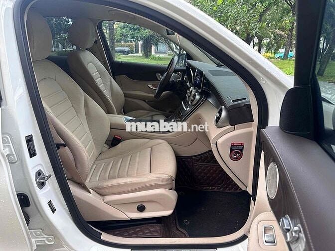 Mercedes-Benz GLC200 4Matic 2021 30.000 km