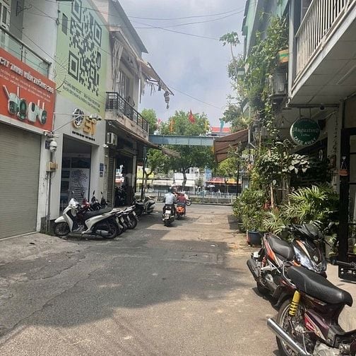 Cho thuê văn phòng kinh doanh ngay Hoàng Sa, 50m2, ô tô thông ra CMT8!