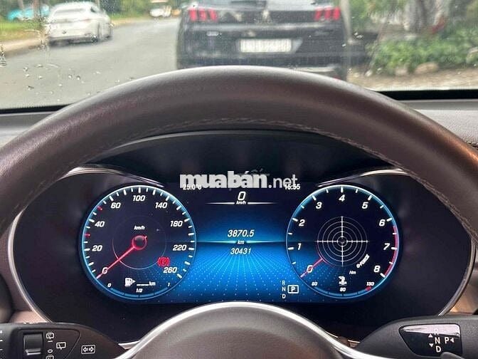 Mercedes-Benz GLC200 4Matic 2021 30.000 km