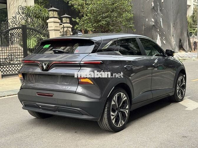 VinFast VF 6 Plus mua pin 2025