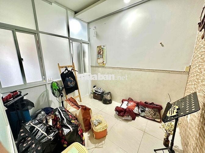 CHÍNH CHỦ CHO THUÊ NHÀ NGUYÊN CĂN 4 PHÒNG NGỦ GẦN CV LÀNG HOA GÒ VẤP