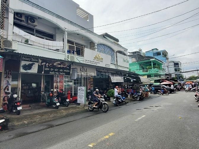 góc 2 mặt tiền 8,3x17m đường 15 Phường Tân kiểng Q7. cổng chính chợ Tâ