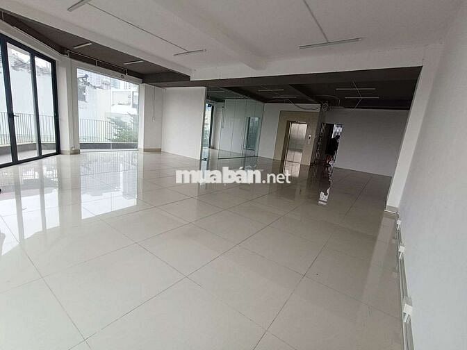 Nhà góc 2 mặt tiền – Đường D4, Him Lam, Quận 7

Diện tích: 13 x 20 m